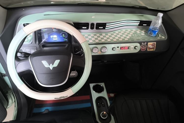Used Wuling Hongguang MINIEV 2021 Macaron Fashion Model Lithium Iron Phosphate Center Console