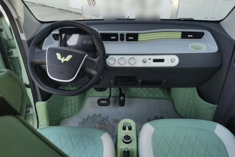 Used Wuling Hongguang MINIEV 2021 Macaron Fashion Model Lithium Iron Phosphate Center Console