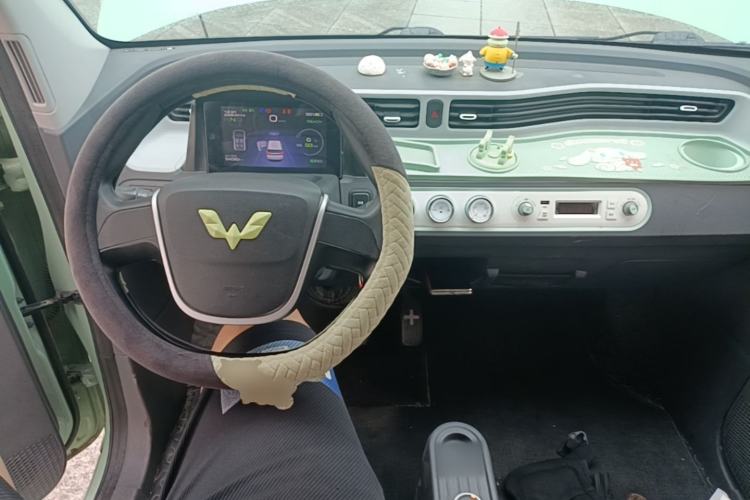 Used Wuling Hongguang MINIEV 2021 Macaron Premium Model – Lithium Iron Phosphate Center Console