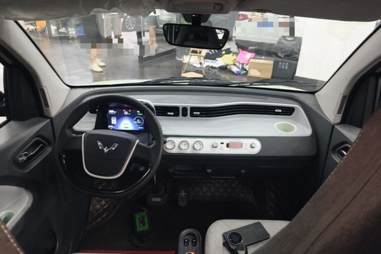 Used Wuling Hongguang MINIEV 2021 Macaron Fashion Model Lithium Iron Phosphate Center Console