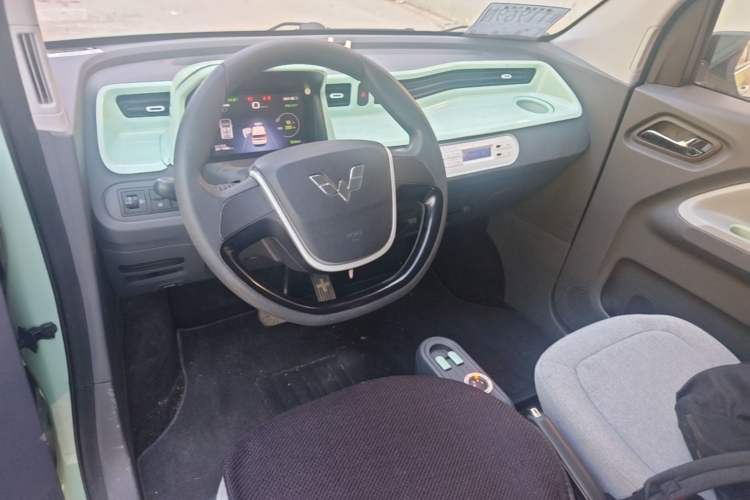 Used Wuling Hongguang MINIEV 2021 Macaron Fashion Model Lithium Iron Phosphate Center Console