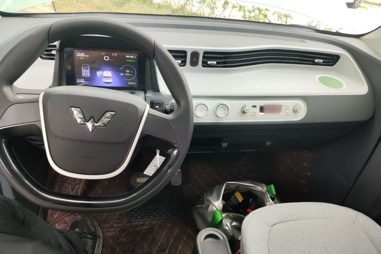 Used Wuling Hongguang MINIEV 2021 Macaron Premium Model – Lithium Iron Phosphate Center Console