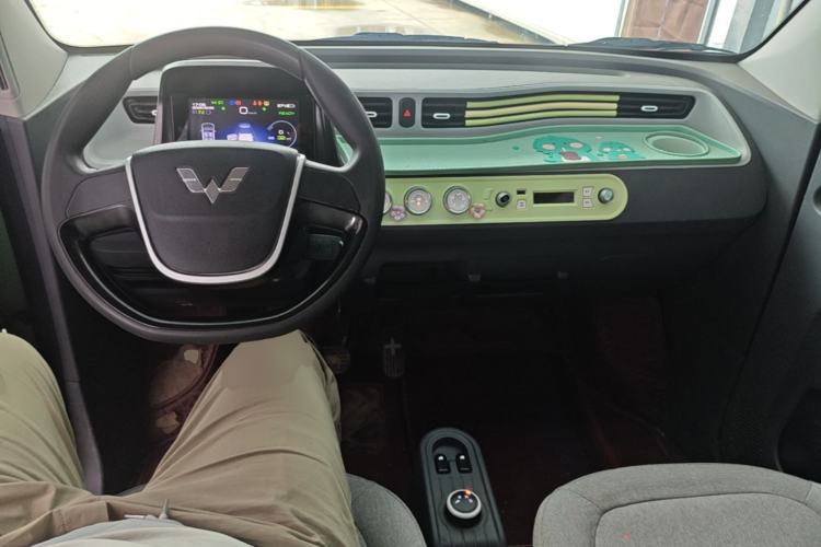 Used Wuling Hongguang MINIEV 2021 Macaron Fashion Model Lithium Iron Phosphate Center Console