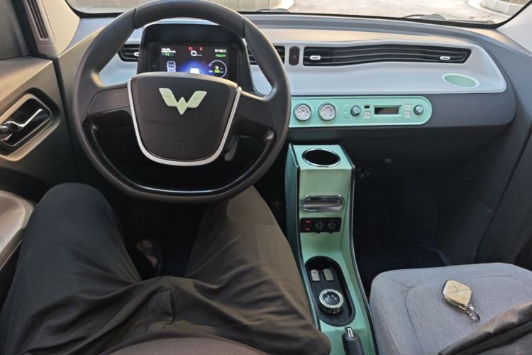 Used Wuling Hongguang MINIEV 2021 Macaron Fashion Model Lithium Iron Phosphate Center Console