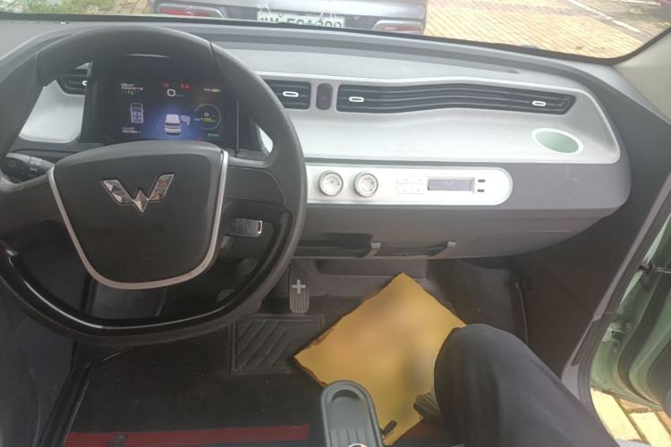 Used Wuling Hongguang MINIEV 2021 Macaron Premium Model – Lithium Iron Phosphate Center Console
