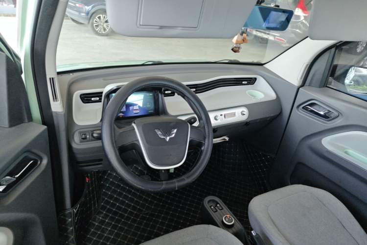 Used Wuling Hongguang MINIEV 2021 Macaron Fashion Model Lithium Iron Phosphate Center Console
