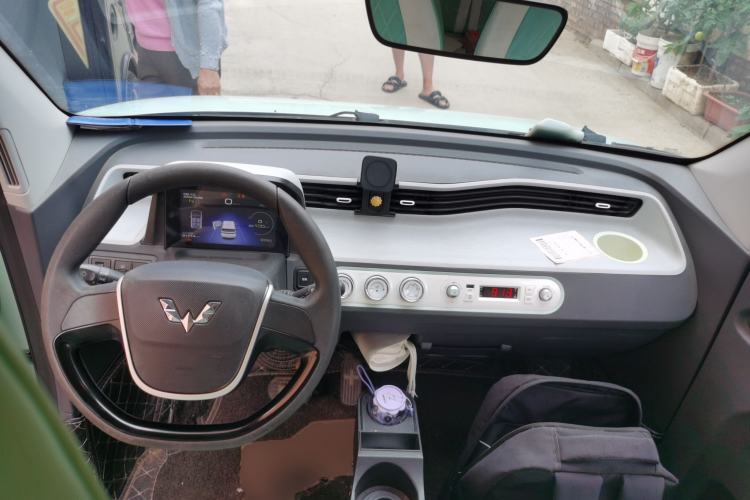 Used Wuling Hongguang MINIEV 2021 Macaron Fashion Model Lithium Iron Phosphate Center Console