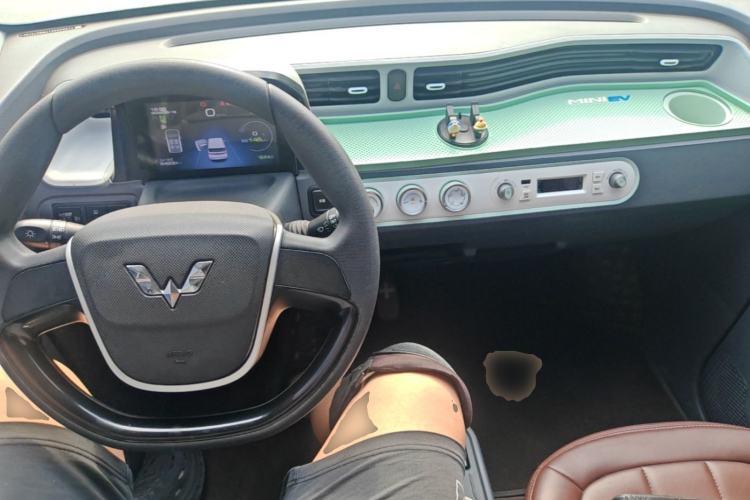 Used Wuling Hongguang MINIEV 2021 Macaron Premium Model – Lithium Iron Phosphate Center Console