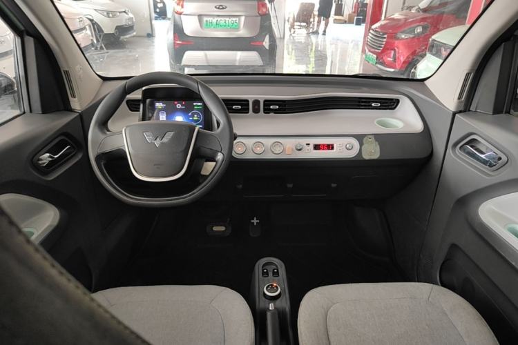 Used Wuling Hongguang MINIEV 2021 Macaron Fashion Model Lithium Iron Phosphate Center Console