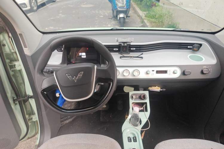 Used Wuling Hongguang MINIEV 2021 Macaron Premium Model – Lithium Iron Phosphate Center Console