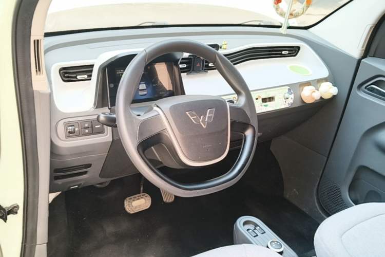 Used Wuling Hongguang MINIEV 2021 Macaron Premium Model – Lithium Iron Phosphate Center Console