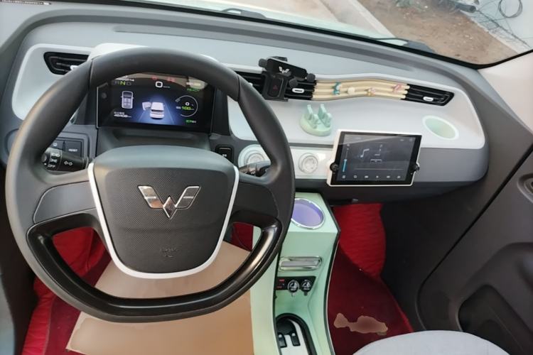 Used Wuling Hongguang MINIEV 2021 Macaron Premium Model – Lithium Iron Phosphate Center Console