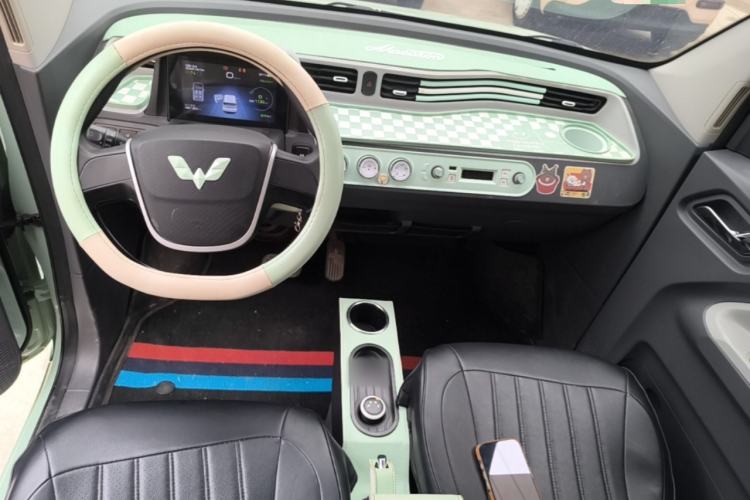 Used Wuling Hongguang MINIEV 2021 Macaron Fashion Model Lithium Iron Phosphate Center Console
