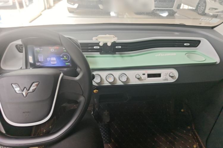 Used Wuling Hongguang MINIEV 2021 Macaron Premium Model – Lithium Iron Phosphate Center Console