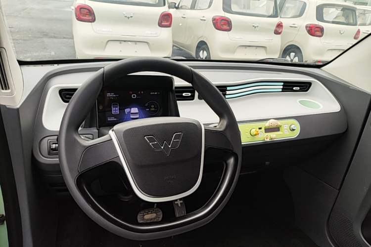 Used Wuling Hongguang MINIEV 2021 Macaron Fashion Model Lithium Iron Phosphate Center Console