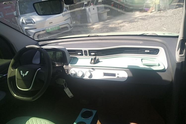Used Wuling Hongguang MINIEV 2021 Macaron Premium Model – Lithium Iron Phosphate Center Console