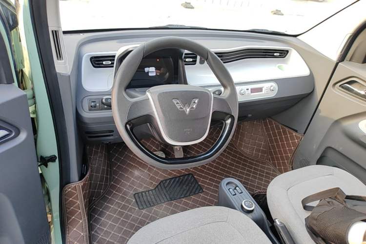 Used Wuling Hongguang MINIEV 2021 Macaron Fashion Model Lithium Iron Phosphate Center Console