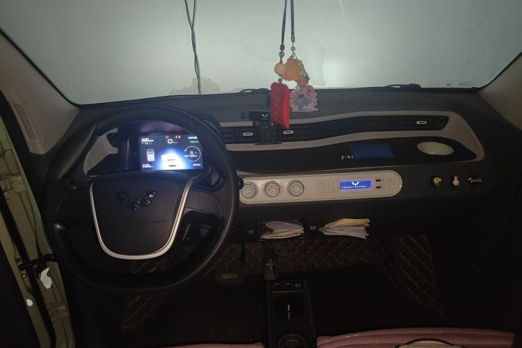 Used Wuling Hongguang MINIEV 2021 Macaron Fashion Model Lithium Iron Phosphate Center Console