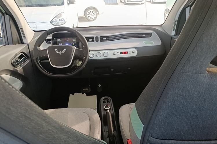 Used Wuling Hongguang MINIEV 2021 Macaron Fashion Model Lithium Iron Phosphate Center Console