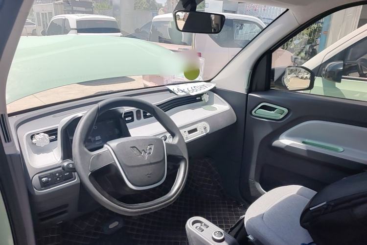 Used Wuling Hongguang MINIEV 2021 Macaron Fashion Model Lithium Iron Phosphate Center Console
