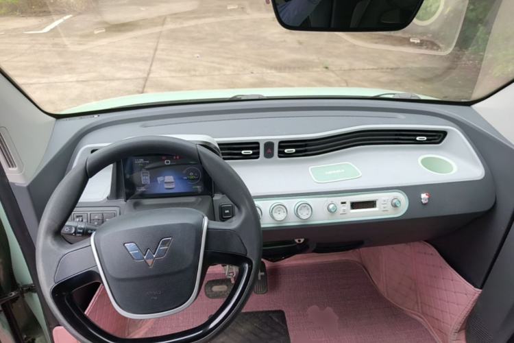 Used Wuling Hongguang MINIEV 2021 Macaron Fashion Model Lithium Iron Phosphate Center Console