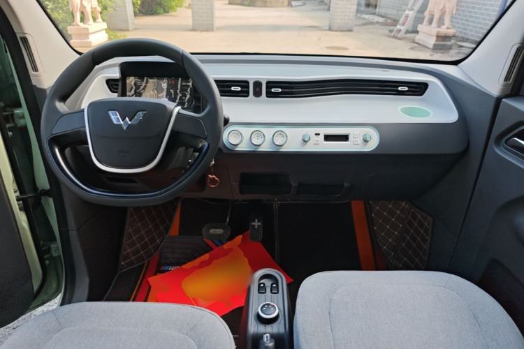 Used Wuling Hongguang MINIEV 2021 Macaron Fashion Model Lithium Iron Phosphate Center Console