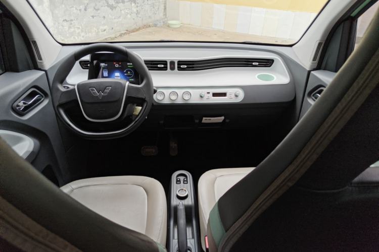 Used Wuling Hongguang MINIEV 2021 Macaron Fashion Model Lithium Iron Phosphate Center Console