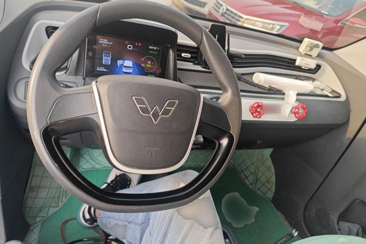 Used Wuling Hongguang MINIEV 2021 Macaron Sandwich Model 170 km Lithium Iron Phosphate Center Console