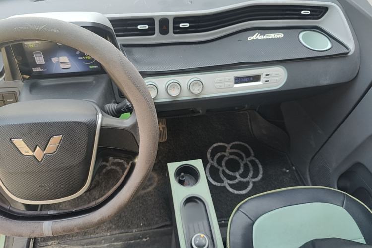 Used Wuling Hongguang MINIEV 2021 Macaron Fashion Model Lithium Iron Phosphate Center Console