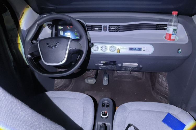 Used Wuling Hongguang MINIEV 2021 Macaron Fashion Model Lithium Iron Phosphate Center Console