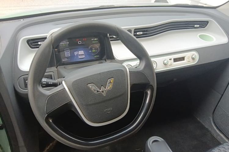 Used Wuling Hongguang MINIEV 2021 Macaron Fashion Model Lithium Iron Phosphate Center Console