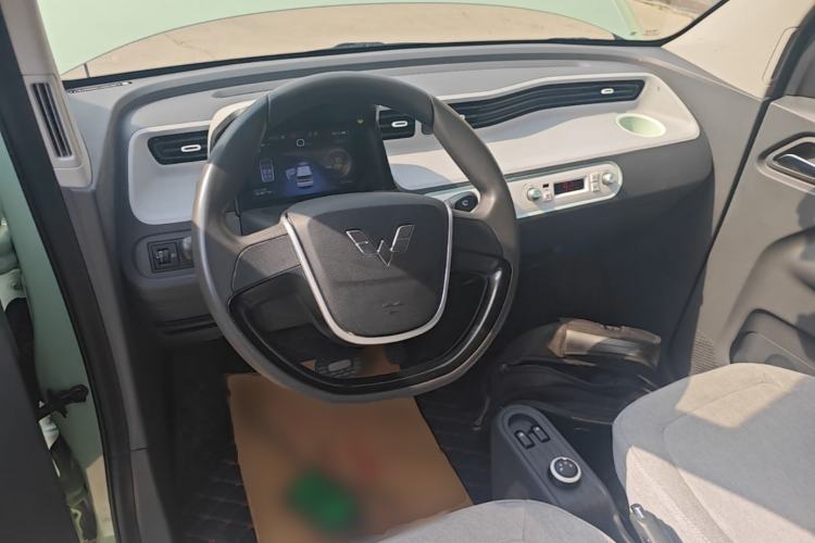 Used Wuling Hongguang MINIEV 2021 Macaron Fashion Model Lithium Iron Phosphate Center Console