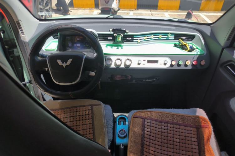 Used Wuling Hongguang MINIEV 2021 Macaron Fashion Model Lithium Iron Phosphate Center Console