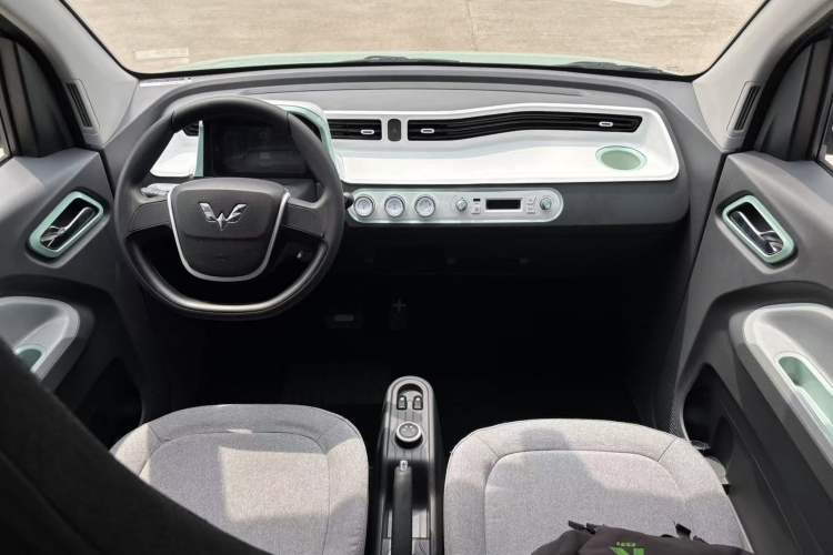 Used Wuling Hongguang MINIEV 2021 Macaron Premium Model – Lithium-NMC Center Console