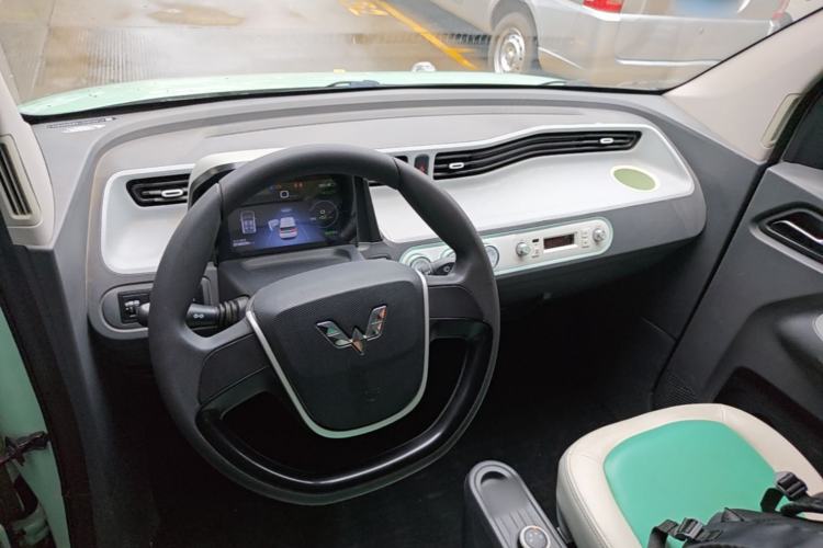 Used Wuling Hongguang MINIEV 2021 Macaron Fashion Model Lithium Iron Phosphate Center Console