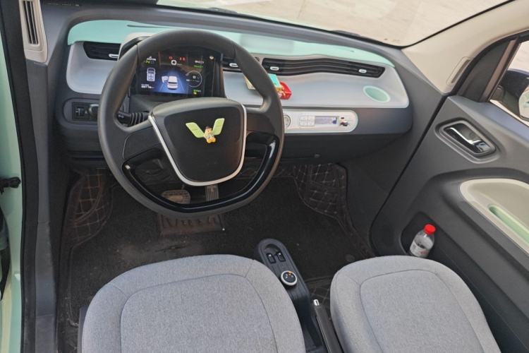 Used Wuling Hongguang MINIEV 2021 Macaron Fashion Model Lithium Iron Phosphate Center Console
