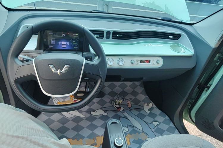 Used Wuling Hongguang MINIEV 2021 Macaron Fashion Model Lithium Iron Phosphate Center Console