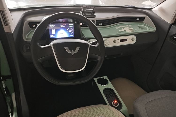 Used Wuling Hongguang MINIEV 2021 Macaron Fashion Model Lithium Iron Phosphate Center Console