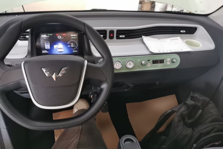 Used Wuling Hongguang MINIEV 2021 Macaron Premium Model – Lithium Iron Phosphate Center Console