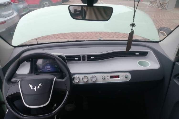 Used Wuling Hongguang MINIEV 2021 Macaron Fashion Edition Lithium-Ion Battery Center Console