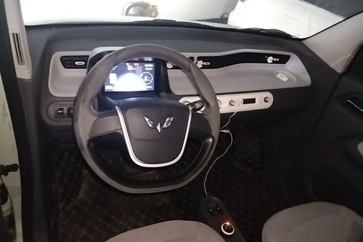 Used Wuling Hongguang MINIEV 2021 Macaron Fashion Edition Lithium-Ion Battery Center Console