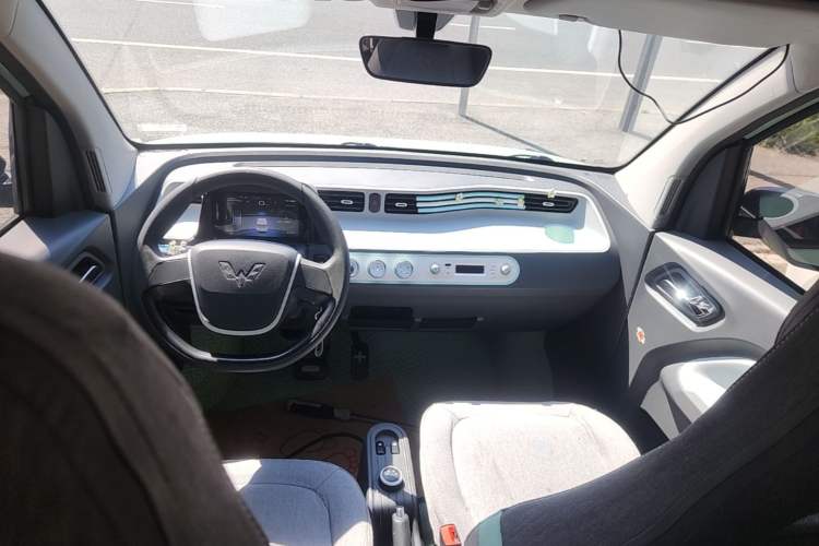 Used Wuling Hongguang MINIEV 2021 Macaron Premium Model – Lithium Iron Phosphate Center Console