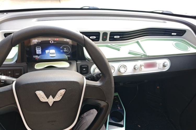 Used Wuling Hongguang MINIEV 2021 Macaron Premium Model – Lithium Iron Phosphate Center Console