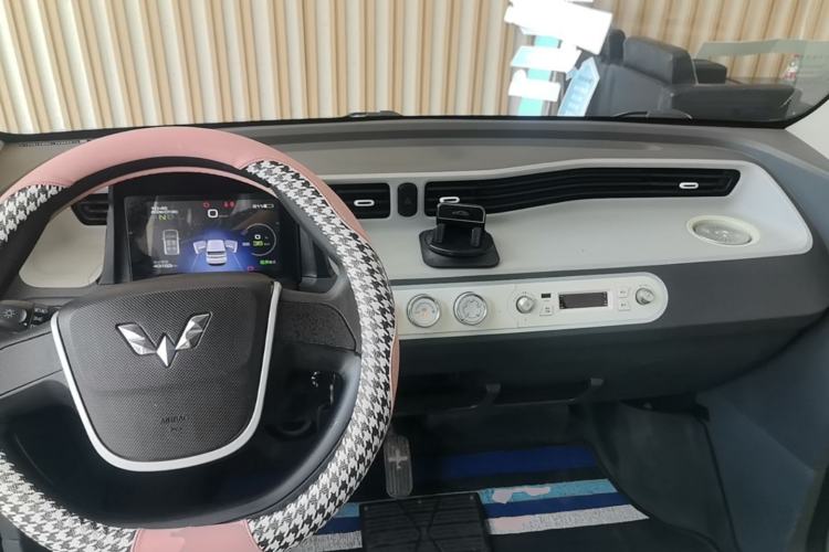 Used Wuling Hongguang MINIEV 2021 Macaron Premium Model – Lithium Iron Phosphate Center Console