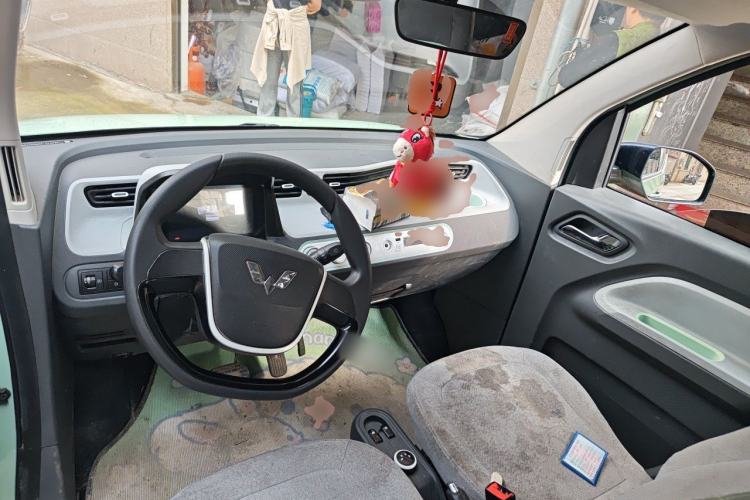 Used Wuling Hongguang MINIEV 2021 Macaron Sandwich Model 170 km Lithium Ternary Center Console