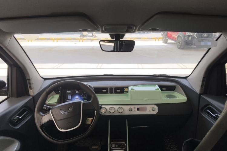 Used Wuling Hongguang MINIEV 2021 Macaron Sandwich Model 170 km Lithium Iron Phosphate Center Console