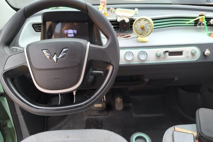 Used Wuling Hongguang MINIEV 2021 Macaron Fashion Edition Lithium-Ion Battery Center Console