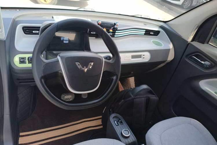 Used Wuling Hongguang MINIEV 2021 Macaron Premium Model – Lithium-NMC Center Console
