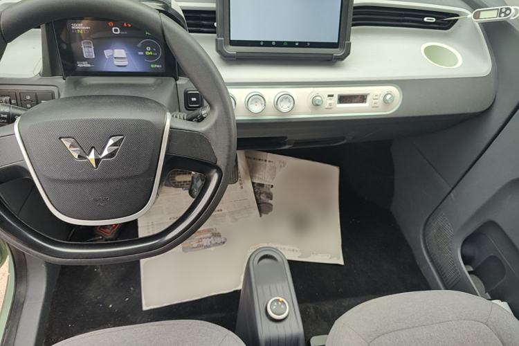 Used Wuling Hongguang MINIEV 2021 Macaron Fashion Model Lithium Iron Phosphate Center Console