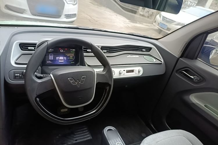Used Wuling Hongguang MINIEV 2021 Macaron Sandwich Model 170 km Lithium Iron Phosphate Center Console